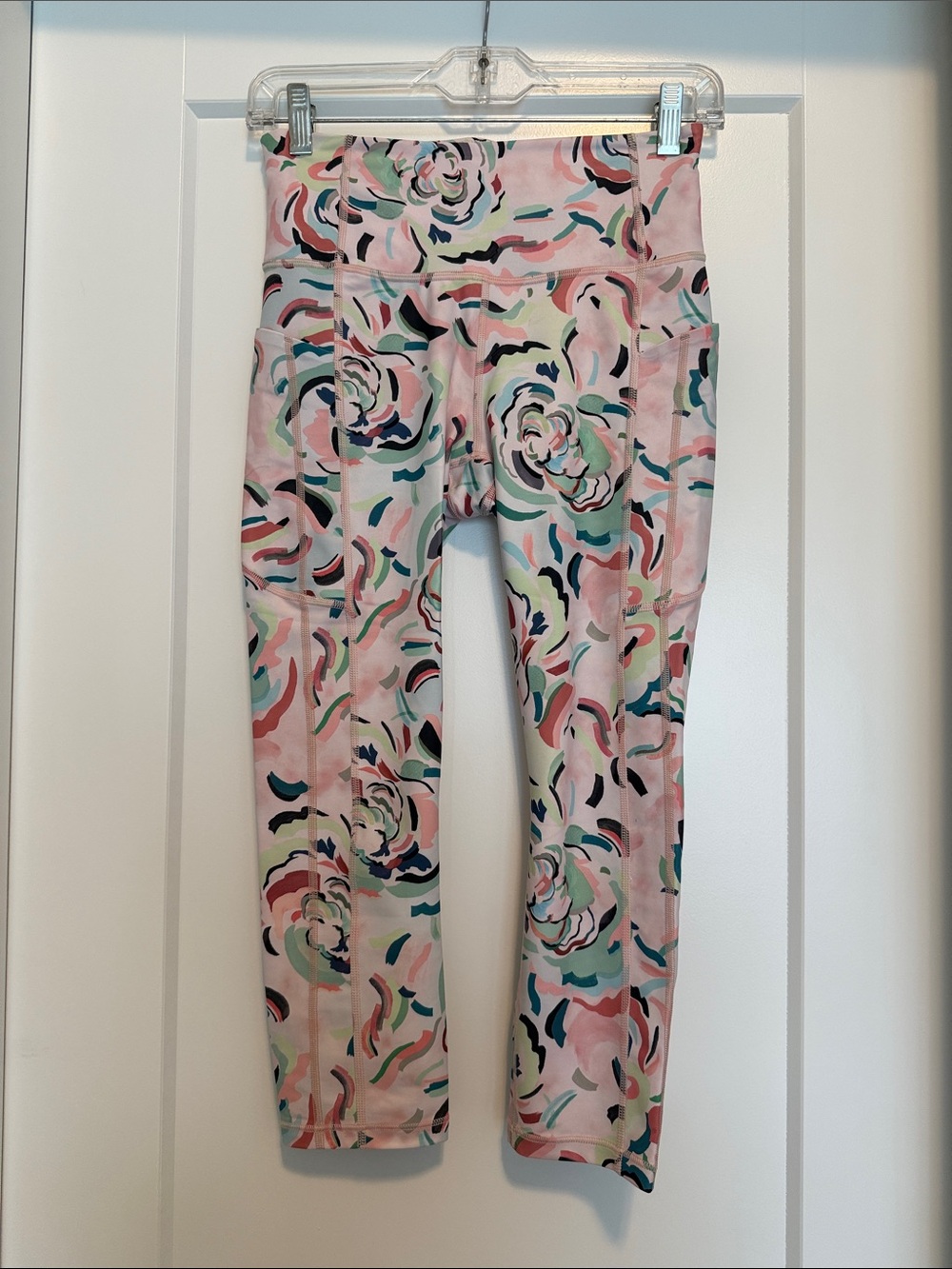 Athleta Never Worn Small Floral Pattern Ultimate Stash II Pocket Capri